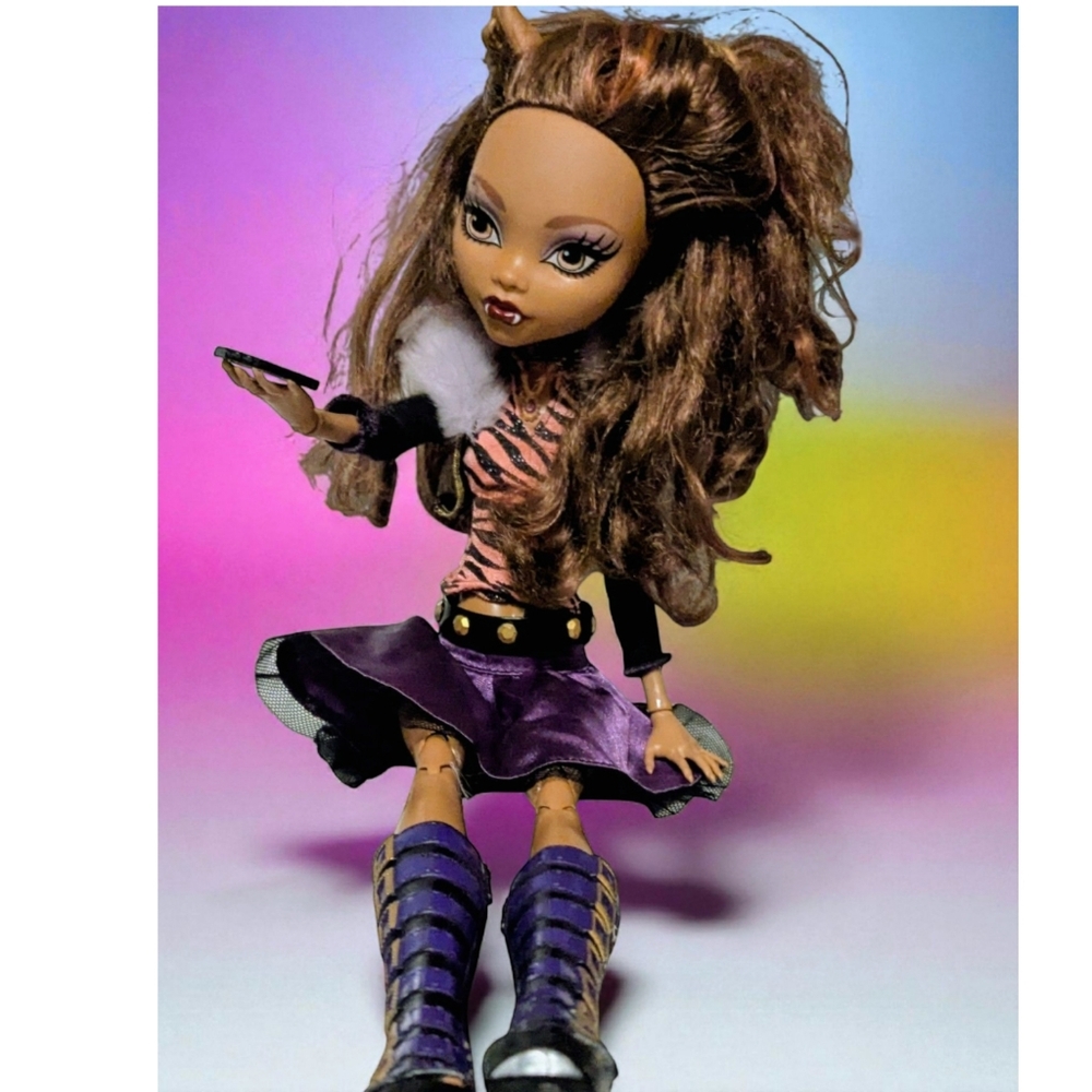 Freakishly Tall Ghoul Clawdeen Wolf